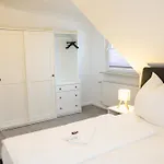 Neu Renoviertes Luxus Penthouse Mit Dachterrasse Und Parkplatz In Bestlage Apartmán