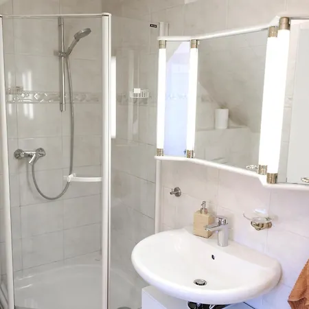 Neu Renoviertes Luxus Penthouse Mit Dachterrasse Und Parkplatz In Bestlage *